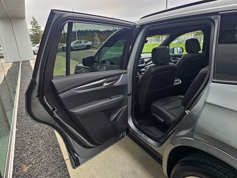 Used 2024 Cadillac XT6 Sport w/ Technology Package AWD/4WD image 17