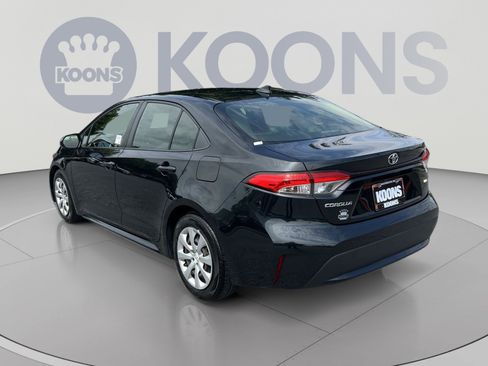 Used 2022 Toyota Corolla LE FWD image 4