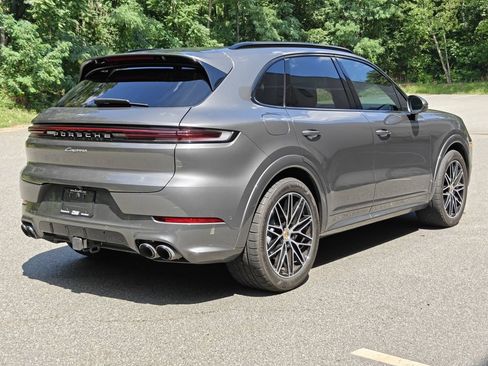 Used 2025 Porsche Cayenne AWD/4WD image 3