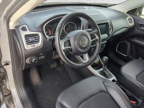 Used 2019 Jeep Compass Latitude image 9