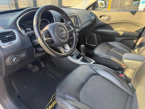 Used 2018 Jeep Compass Latitude w/ Cold Weather Group AWD/4WD image 5