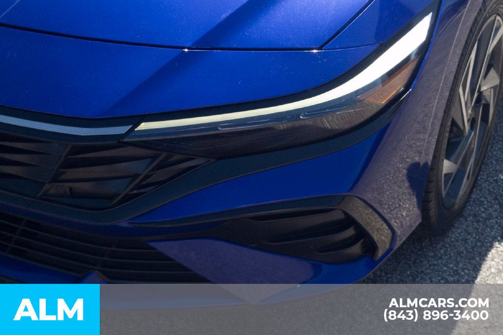 Certified 2025 Hyundai Elantra SEL FWD image 11