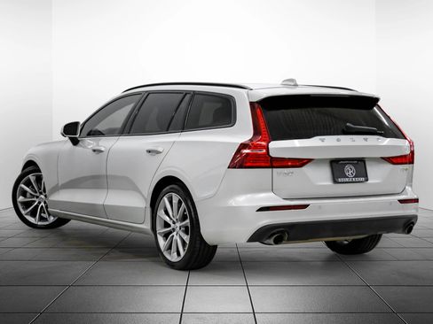 Used 2020 Volvo V60 T5 Momentum image 11