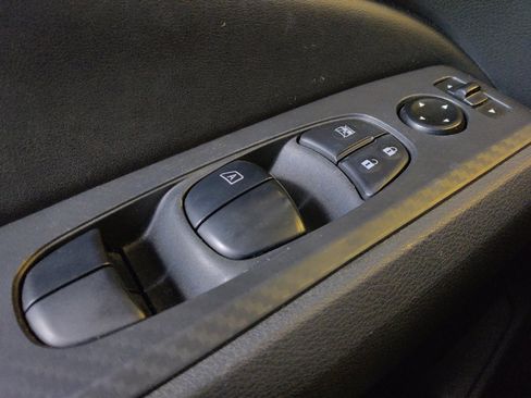 Used 2025 Nissan Altima 2.5 SV FWD image 27