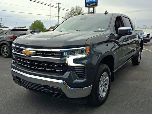 Used 2025 Chevrolet Silverado 1500 LT AWD/4WD image 3