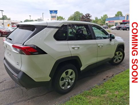 Used 2023 Toyota RAV4 LE AWD/4WD image 5