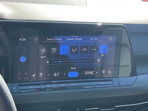 Used 2022 Volkswagen Golf R image 19