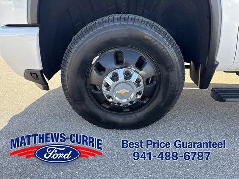 Used 2024 Chevrolet Silverado 3500 High Country w/ High Country Premium Package AWD/4WD image 18