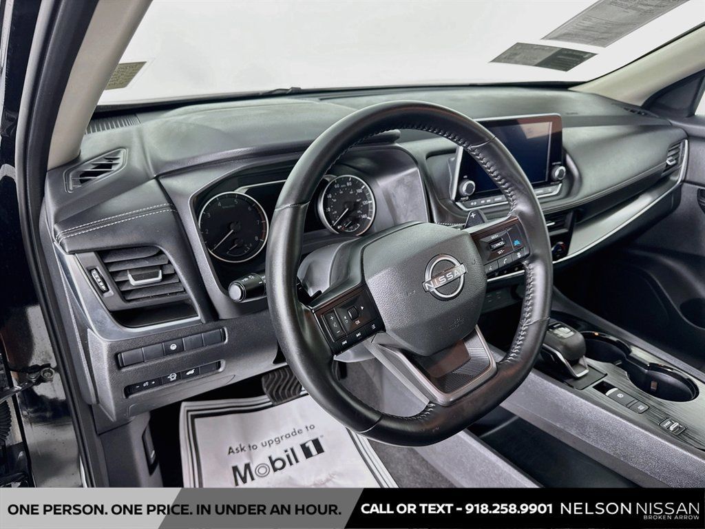 Certified 2025 Nissan Rogue SV FWD image 9
