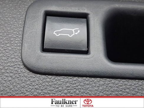 Certified 2021 Toyota Highlander XLE AWD/4WD image 31