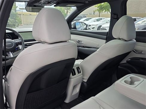 New 2025 Hyundai Tucson Limited image 18