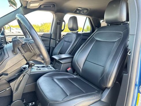 Used 2020 Ford Explorer XLT w/ Equipment Group 202A RWD image 11