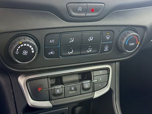 Used 2024 GMC Terrain SLE image 24