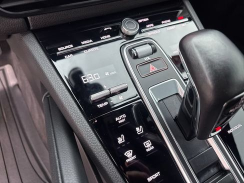 Used 2023 Porsche Cayenne Platinum Edition AWD/4WD image 22
