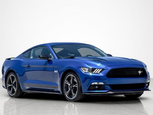 Used 2017 Ford Mustang GT Premium w/ Equipment Group 401A RWD image 7