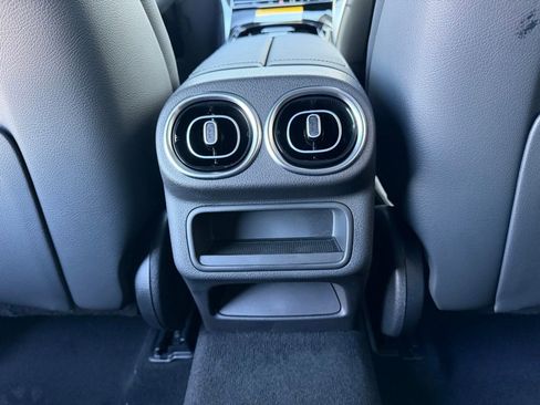 Used 2026 Mercedes-Benz GLC 300 4MATIC image 33