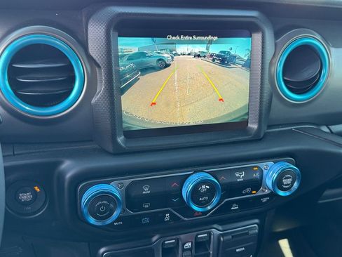 Used 2023 Jeep Wrangler Unlimited image 24