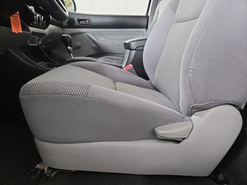 Used 2014 Toyota Tacoma 4x4 Regular Cab image 26