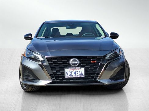 Used 2023 Nissan Altima 2.5 SR image 2