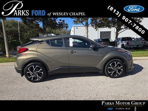 Used 2021 Toyota C-HR XLE image 3