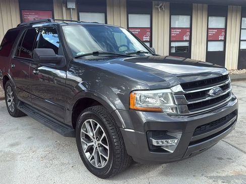 Used 2015 Ford Expedition XLT w/ Equipment Group 202A RWD image 2