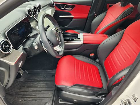 Used 2024 Mercedes-Benz GLC 300 4MATIC image 9