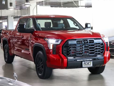Used 2025 Toyota Tundra SR5 w/ SR5 Premium Package AWD/4WD image 5
