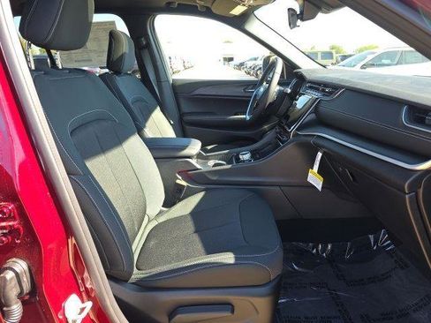 New 2025 Jeep Grand Cherokee Laredo X w/ Luxury Tech Group I image 13