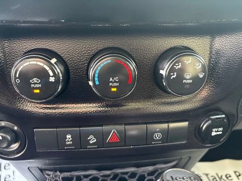 Used 2015 Jeep Wrangler Unlimited Sahara w/ Connectivity Group AWD/4WD image 23