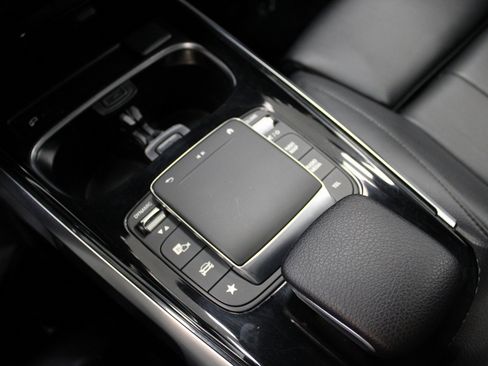 Used 2021 Mercedes-Benz GLB 250 image 38