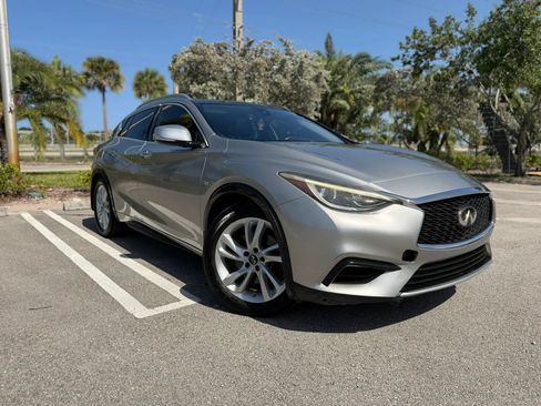 Used 2018 INFINITI QX30 FWD image 1