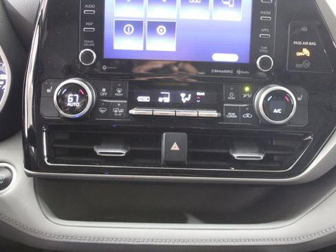 Used 2021 Toyota Highlander XLE image 31