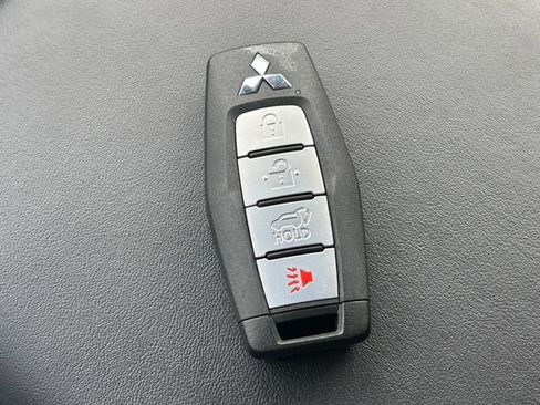 Used 2025 Mitsubishi Outlander 4WD Plug-In Hybrid image 41