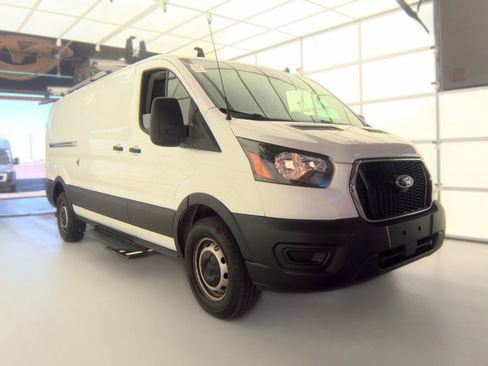 Used 2023 Ford Transit 150 Low Roof w/ Fleet Fuel Economy Package RWD image 4