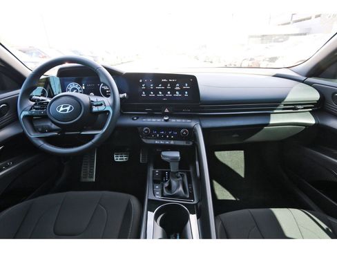 Used 2025 Hyundai Elantra SEL FWD image 12