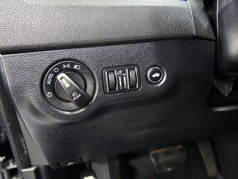 Used 2014 Chrysler 300 S image 19