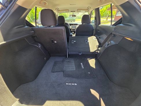Used 2019 Nissan Kicks SV FWD image 23
