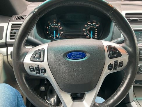 Used 2014 Ford Explorer XLT image 9