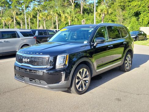 Used 2022 Kia Telluride S FWD image 3