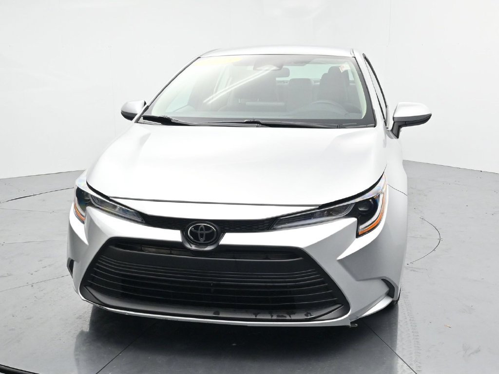 Used 2023 Toyota Corolla LE FWD image 3