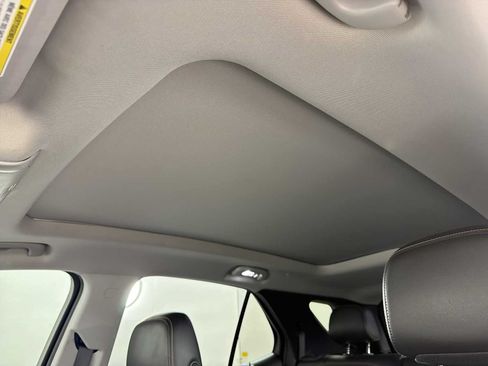 Used 2021 Chevrolet Equinox Premier FWD image 32