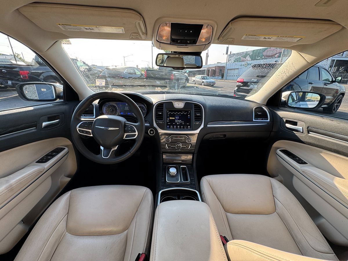 Used 2022 Chrysler 300 Touring L AWD/4WD image 29