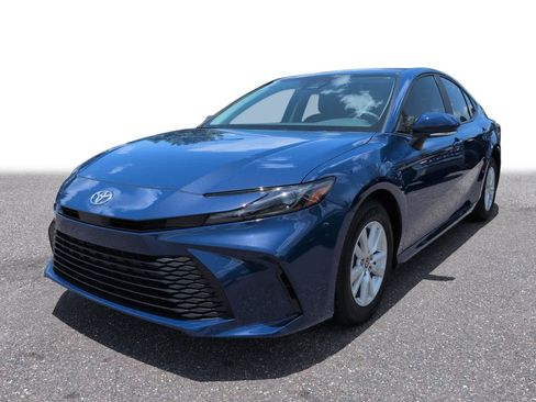 Used 2026 Toyota Camry LE w/ Convenience Package FWD image 1