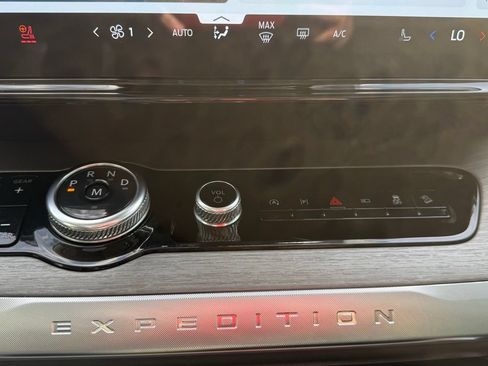 Used 2025 Ford Expedition Max Platinum AWD/4WD image 19