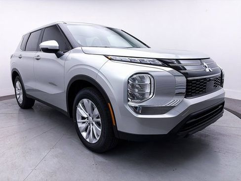 New 2025 Mitsubishi Outlander ES image 1