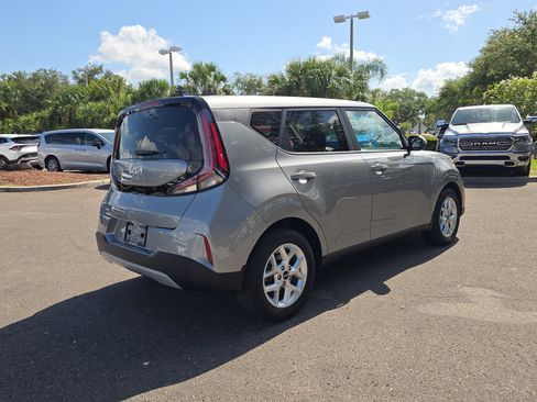 Certified 2023 Kia Soul LX w/ LX Technology Package FWD image 8