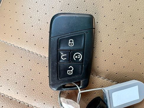 Used 2022 Volkswagen Tiguan SE R-Line image 52