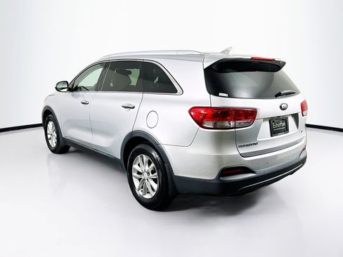 Used 2016 Kia Sorento LX w/ LX Convenience Package image 5