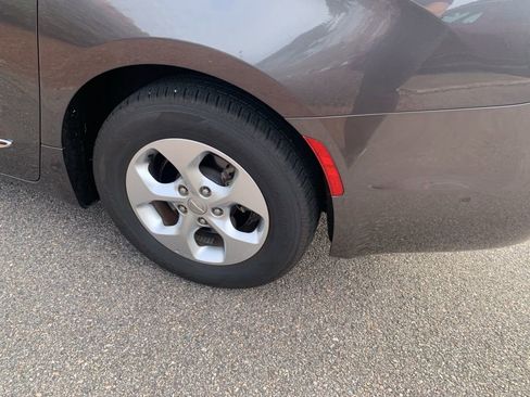 Used 2017 Chrysler Pacifica Touring-L Plus w/ Advanced Safetytec Group image 19