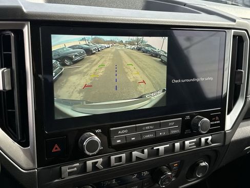 Used 2025 Nissan Frontier SV w/ SV Convenience Package image 19